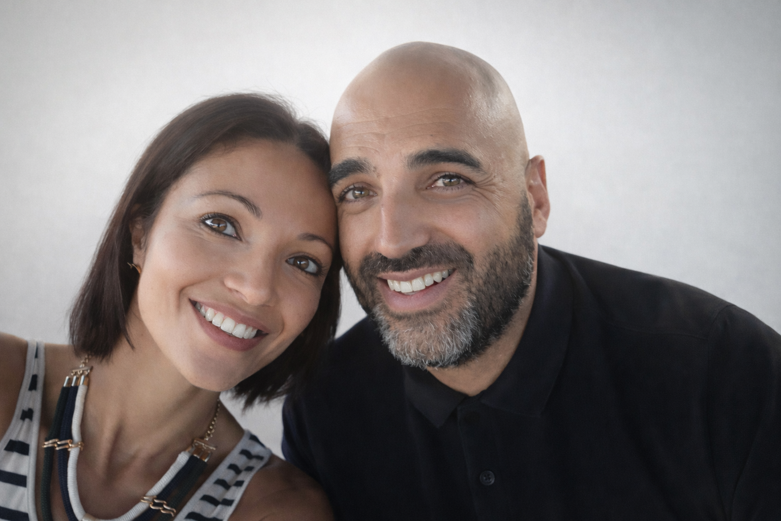 Mehdi et Neïla - Fondateurs HOSTLY Concierge